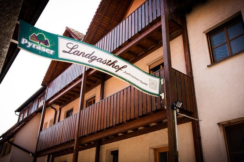 Zur Frischen Quelle Hotell Oberasbach Exteriör bild