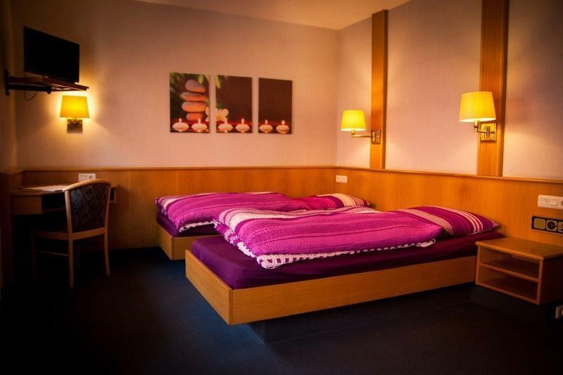 Zur Frischen Quelle Hotell Oberasbach Exteriör bild