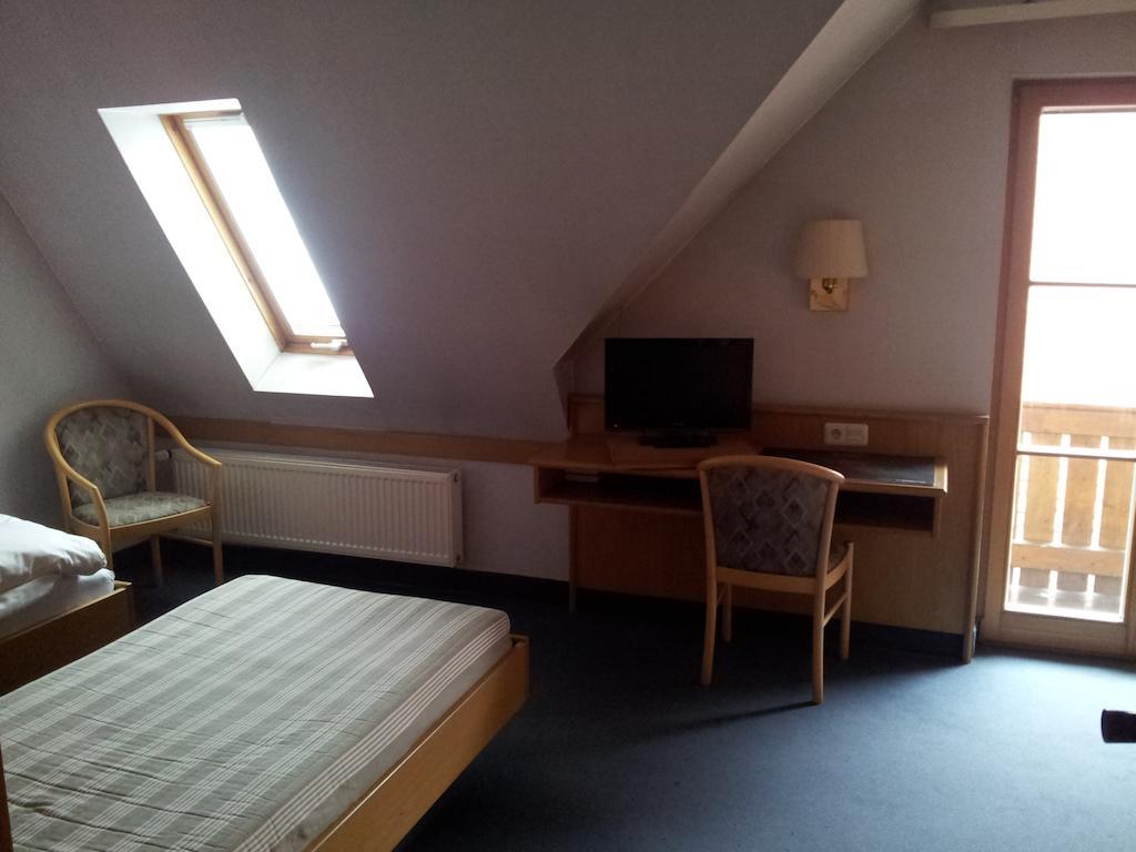 Zur Frischen Quelle Hotell Oberasbach Rum bild
