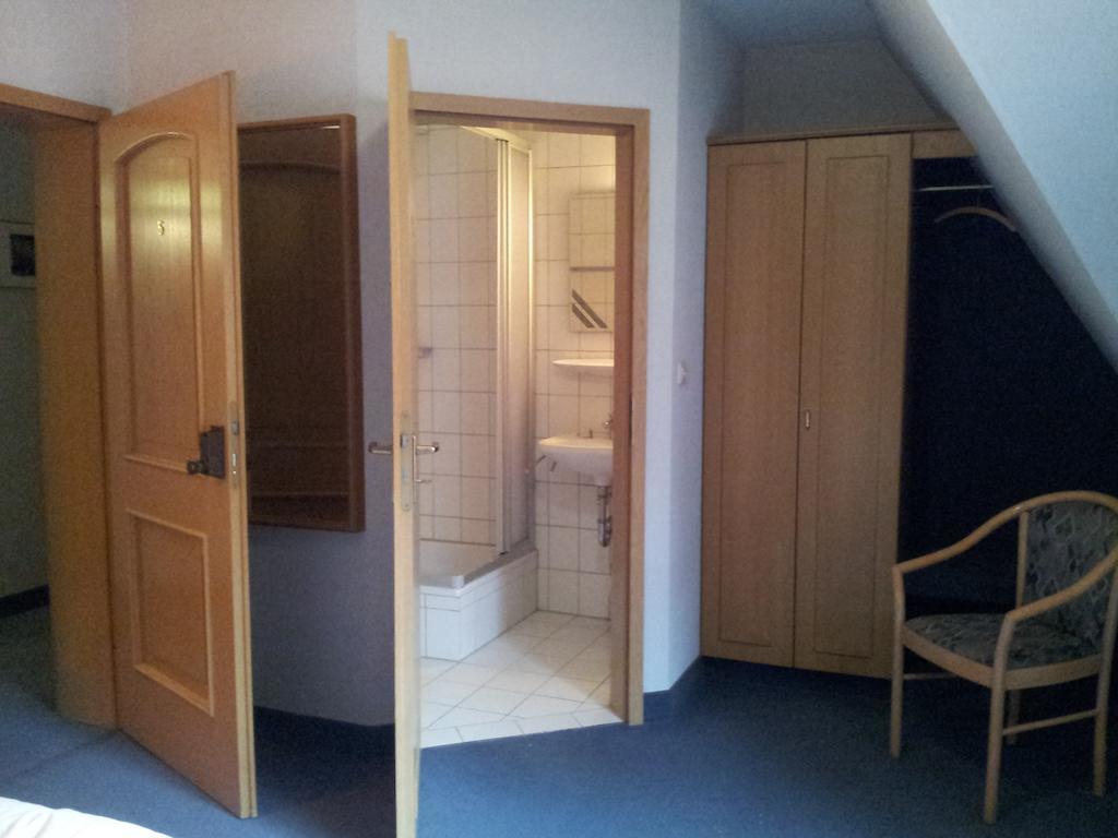 Zur Frischen Quelle Hotell Oberasbach Exteriör bild
