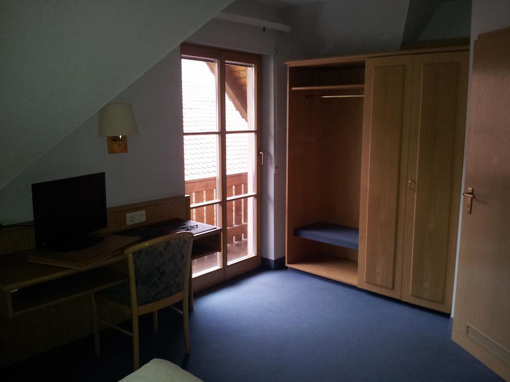 Zur Frischen Quelle Hotell Oberasbach Rum bild