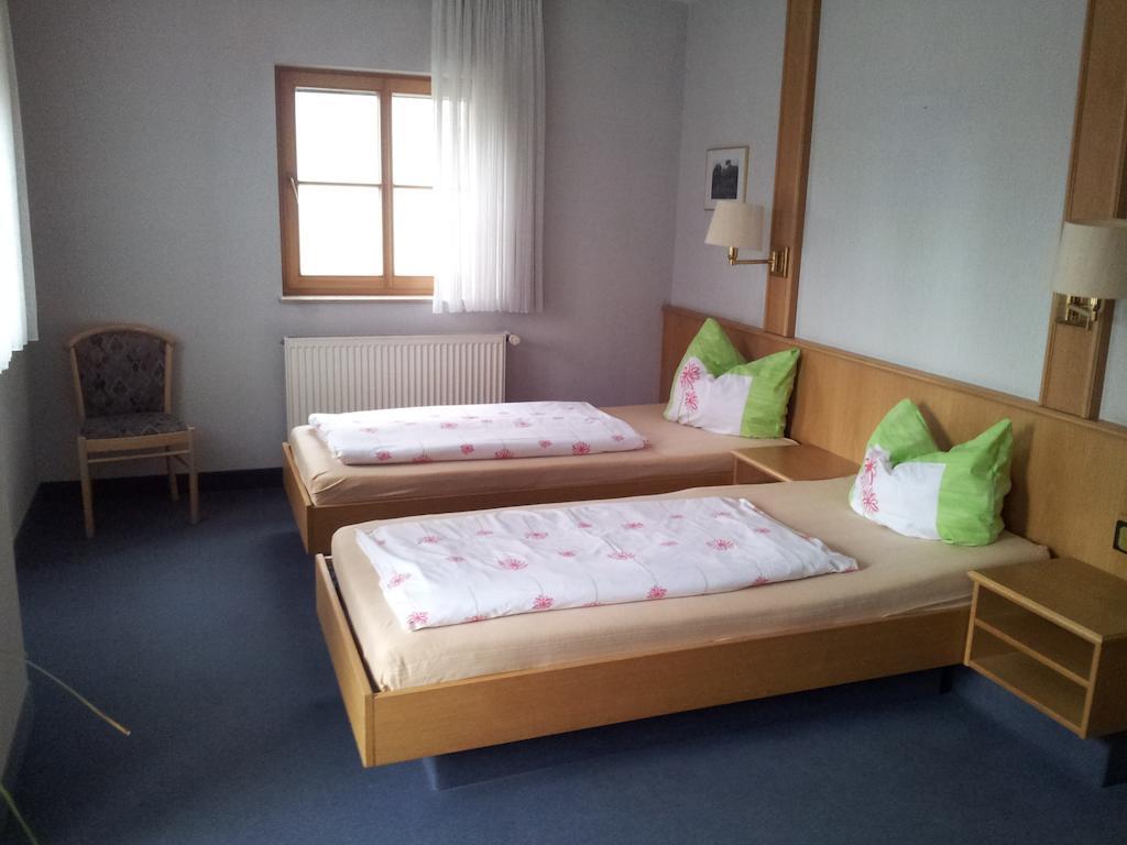 Zur Frischen Quelle Hotell Oberasbach Rum bild