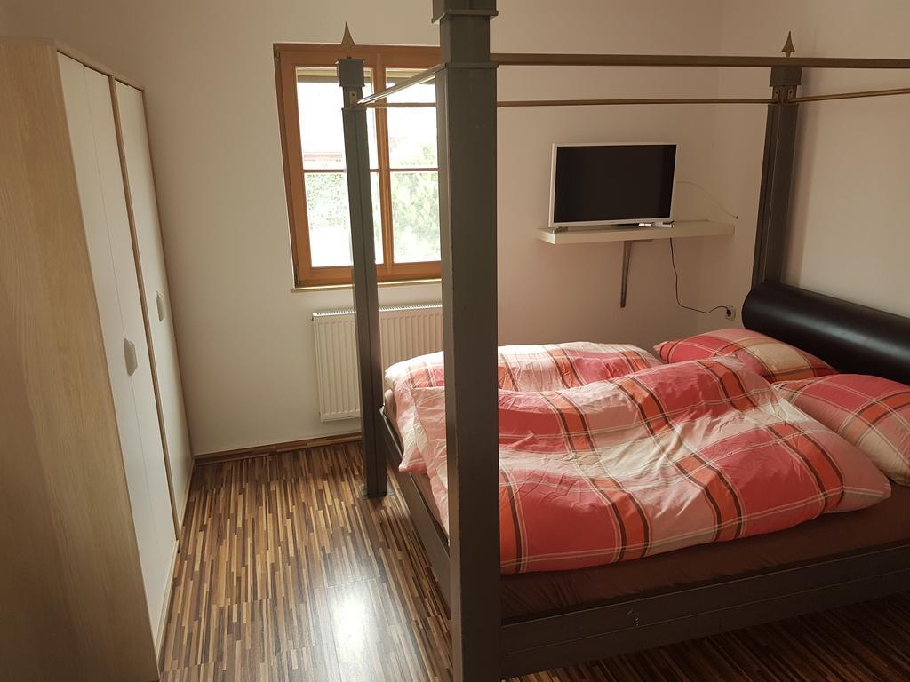 Zur Frischen Quelle Hotell Oberasbach Exteriör bild